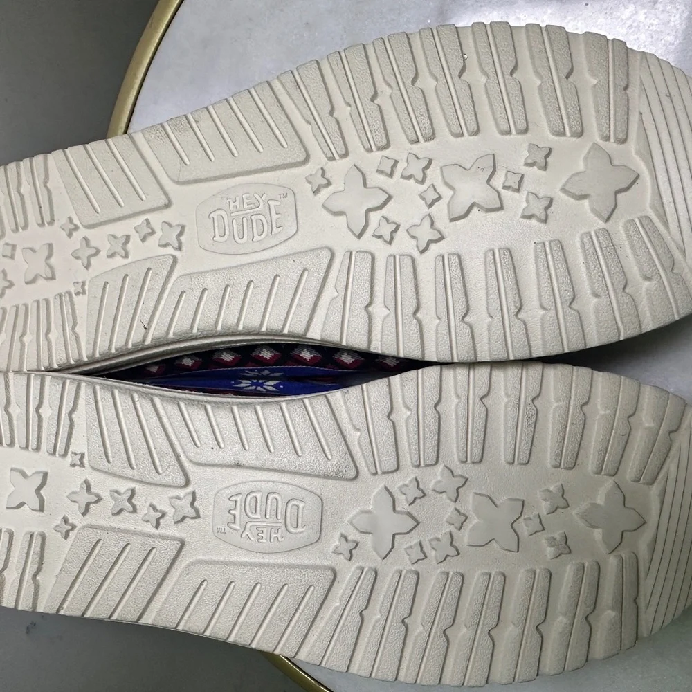 NWOT Hey Dude Men's Wally Winter Holiday Cheers Reindeer Shoes/Slip Ons size 9 - Picture 4 of 5